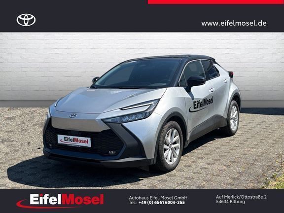 Shimmering silver metallic / dach schwarz Gebraucht 2023 Toyota C-HR Team SUV | 31.960 € (Superpreis) - Bild 1/4