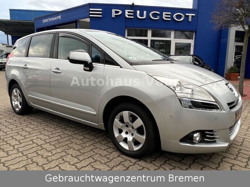 Grau Gebraucht 2011 Peugeot 5008 Premium Van / Kleinbus | 3.490 € (Fairer Preis) - Bild 1/4