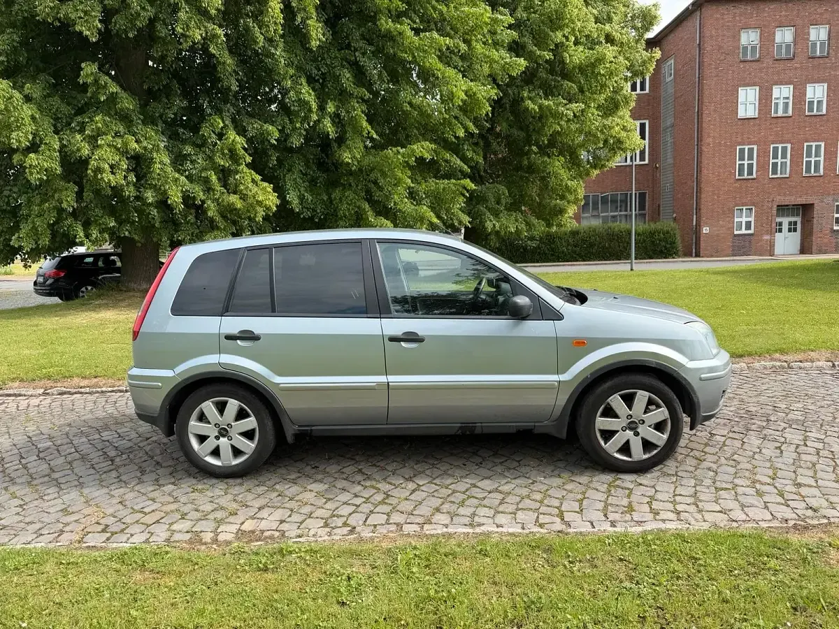 Gebraucht Ford Fusion 101 PS (74 kW) 2005 Blau Kleinwagen