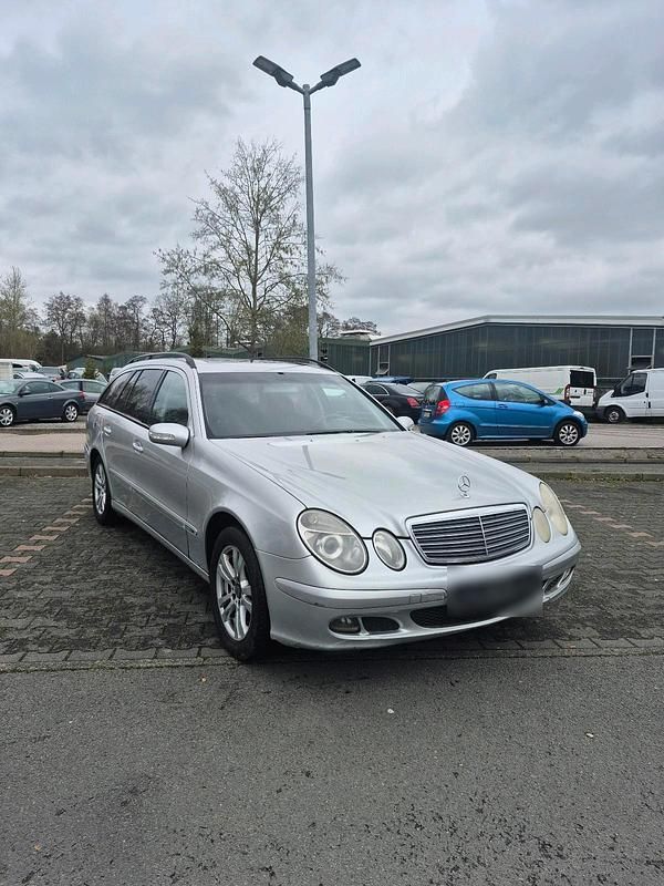 Gebraucht Mercedes E220 150 PS (110 kW) 2004 Silber Kombi