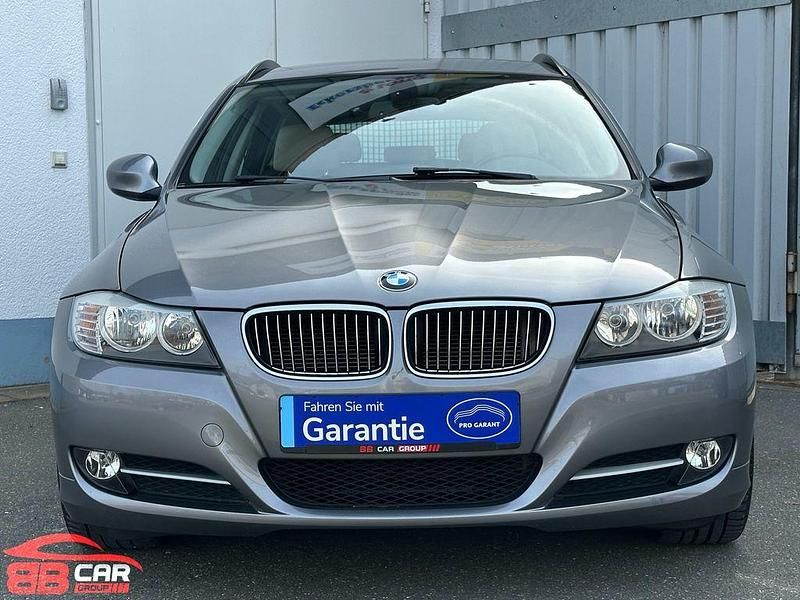 Gebraucht BMW 320 170 PS (125 kW) 2011 Grau Kombi