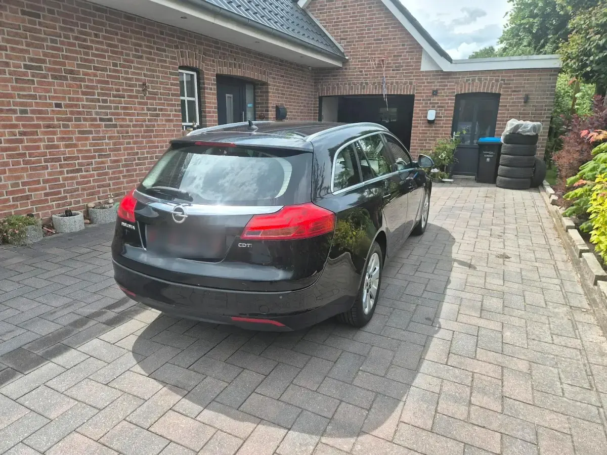 Gebraucht Opel Insignia 131 PS (96 kW) 2013 Schwarz Kombi