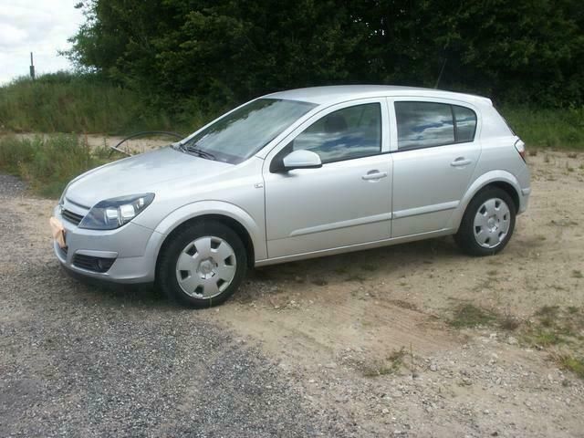 Gebraucht Opel Astra 90 PS (66 kW) 2005 Silber Limousine
