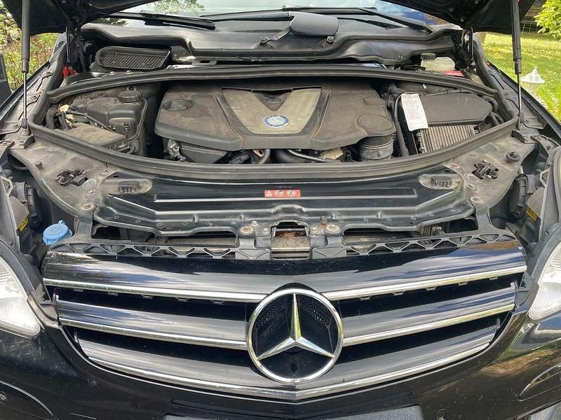 Schwarz Gebraucht 2009 Mercedes R320 Van / Kleinbus | 3.999 € (Guter Preis) - Bild 1/4