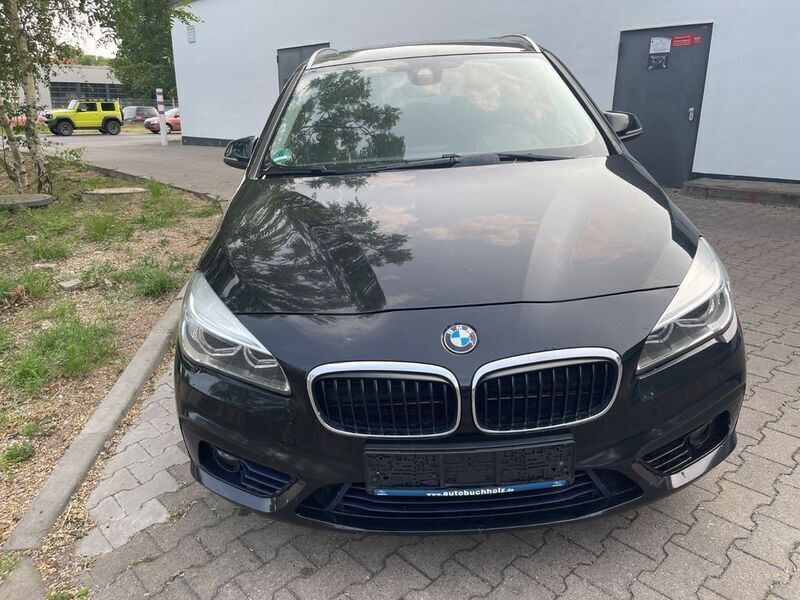 Schwarz Gebraucht 2015 BMW 218 Active Tourer Performance Van / Kleinbus | 7.490 € (Teuer) - Bild 1/4