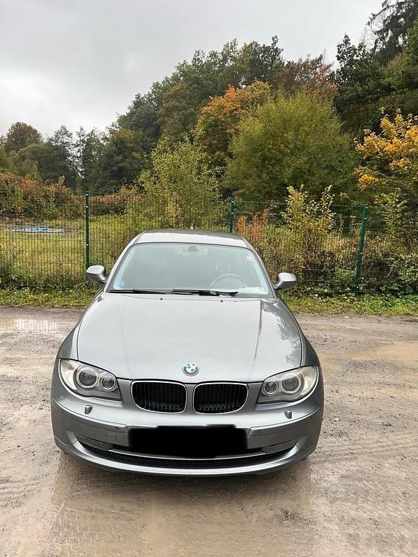 Grau Gebraucht 2011 BMW 116 Kleinwagen | 3.700 € (Superpreis) - Bild 1/4