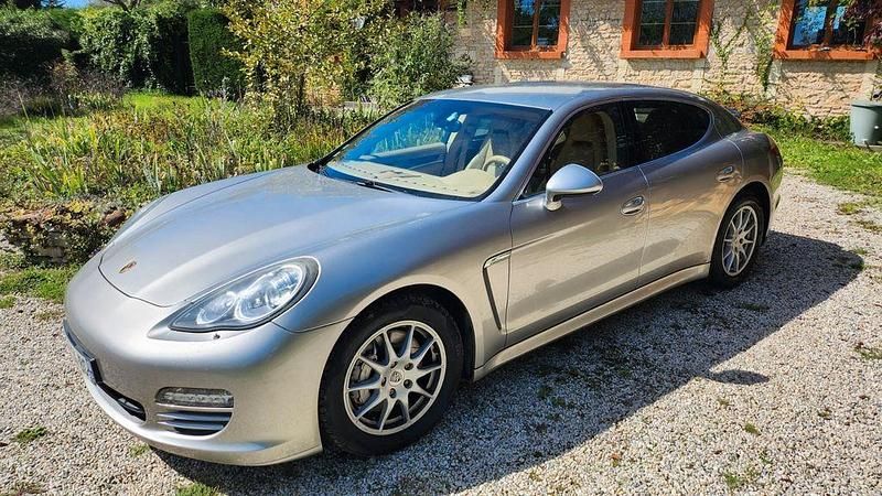 Grau Gebraucht 2009 Porsche Panamera 4S Limousine | 29.000 € (Teuer) - Bild 1/4