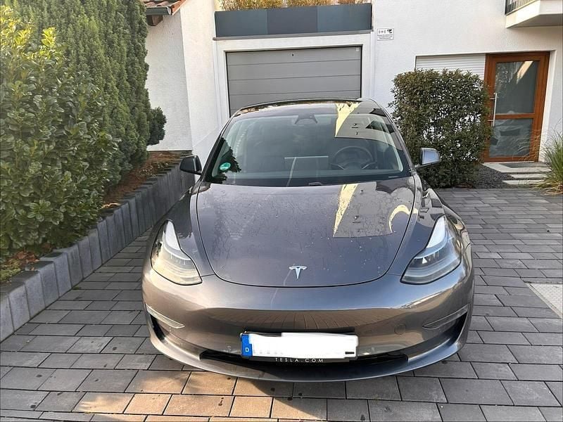 Grau Gebraucht 2021 Tesla Model 3 Limousine | 24.500 € (Fairer Preis) - Bild 1/4