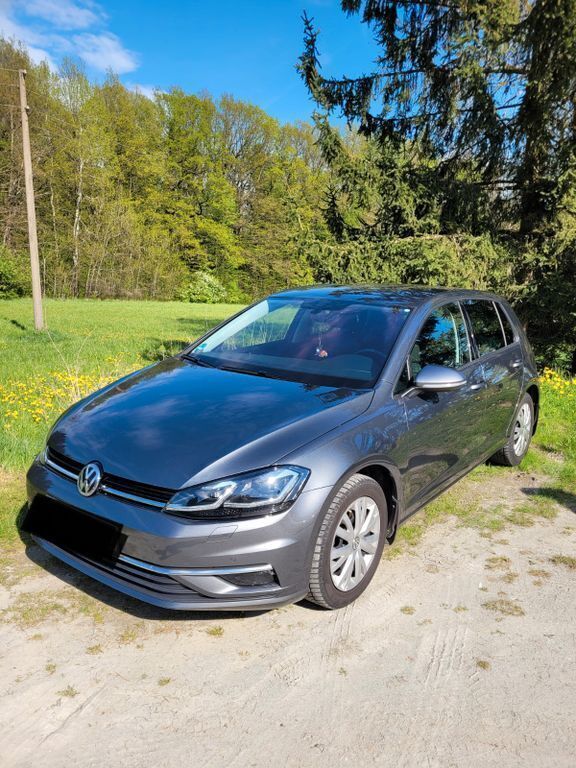 Grau Gebraucht 2018 VW Golf VII Highline Limousine | 15.000 € (Guter Preis) - Bild 1/4