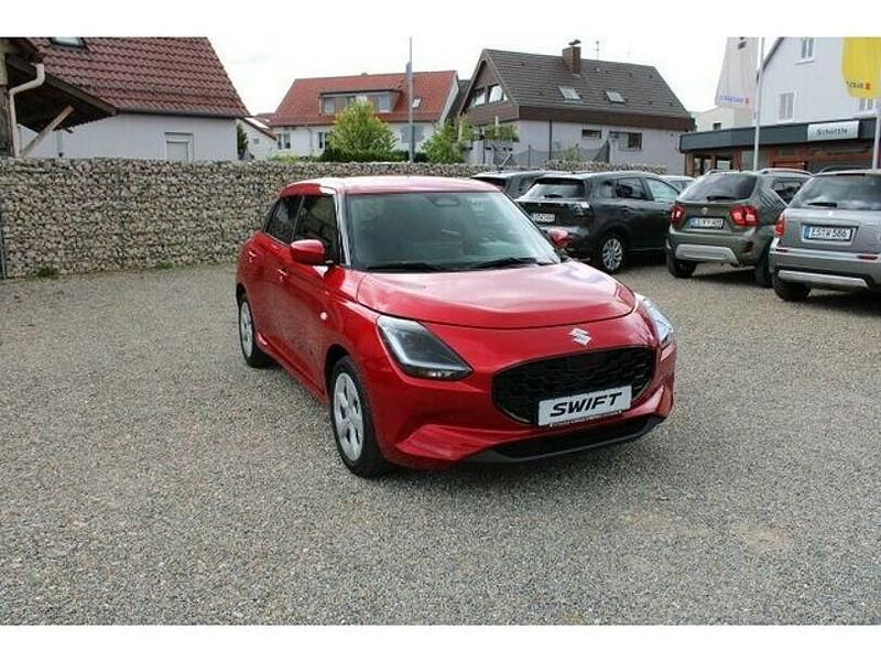 Rot Neu 2025 Suzuki Swift Comfort Kleinwagen | 20.777 € - Bild 1/4