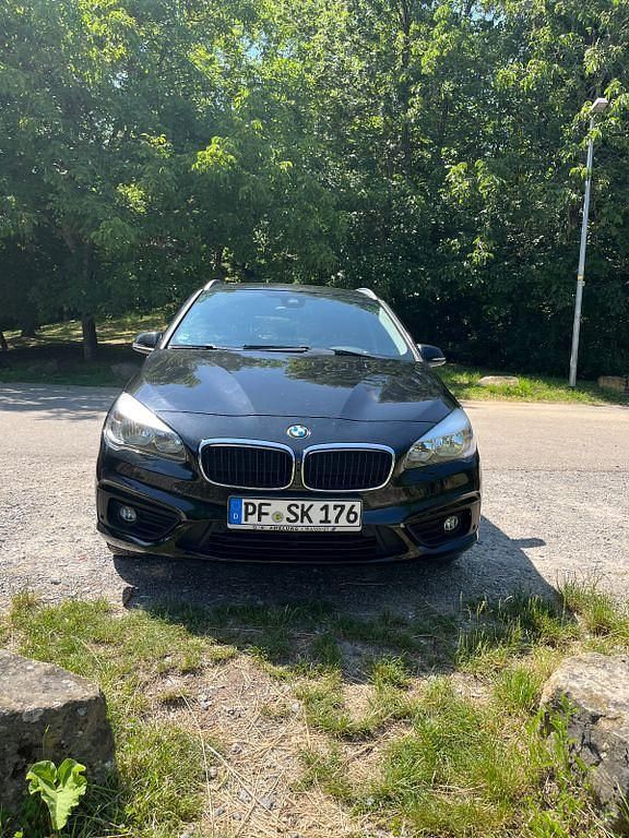 Schwarz Gebraucht 2015 BMW 218 Active Tourer Van / Kleinbus | 12.500 € (Fairer Preis) - Bild 1/4