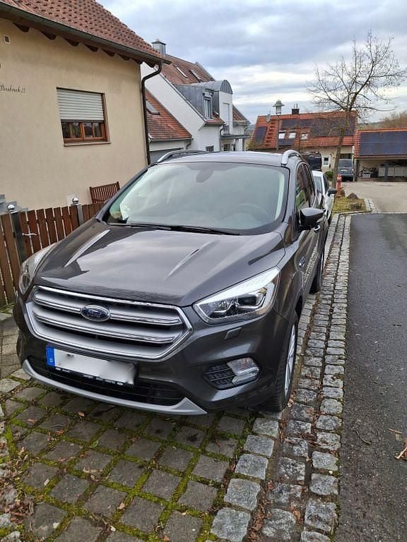 Gebraucht Ford Kuga Titanium 150 PS (110 kW) 2018 Grau SUV