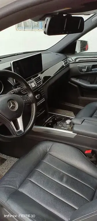 Gebraucht Mercedes E220 Edition 170 PS (125 kW) 2014 Weiß Limousine