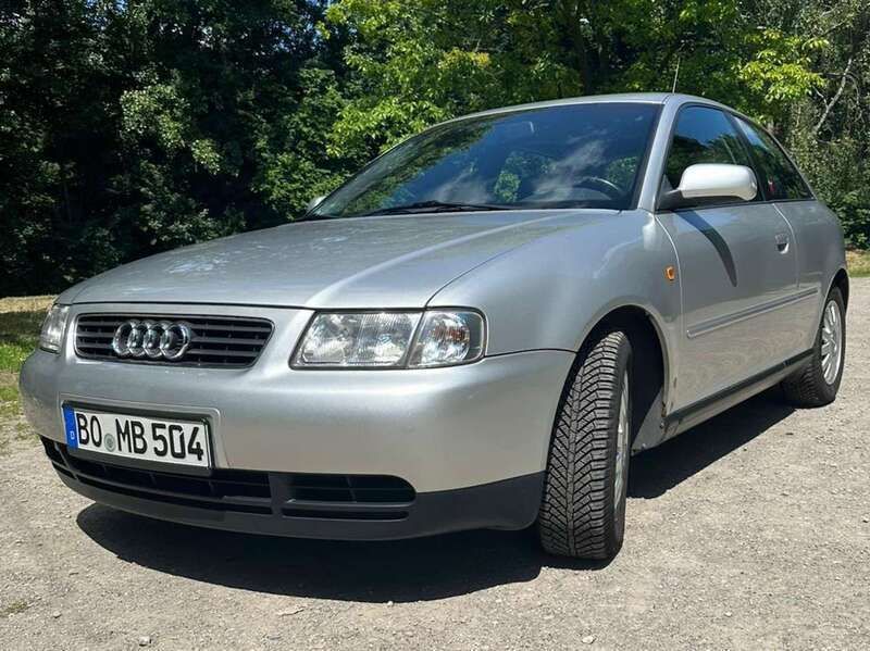 Silber Gebraucht 2000 Audi A3 Ambiente Limousine | 1.985 € (Fairer Preis) - Bild 1/4