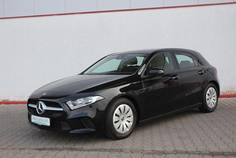 Gebraucht Mercedes A160 109 PS (80 kW) 2021 Nachtschwarz  unilack Limousine