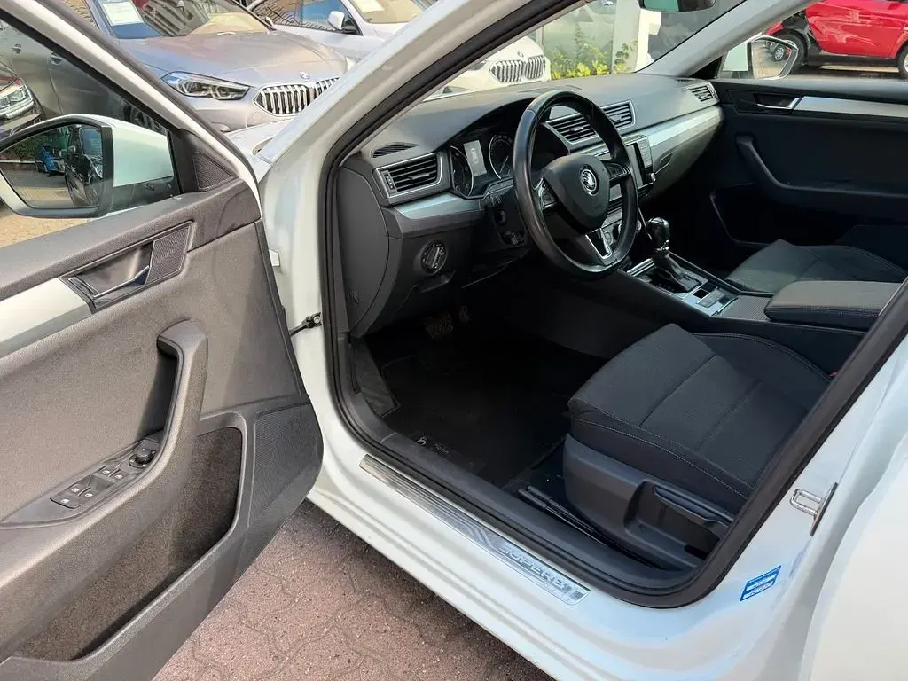 Gebraucht Skoda Superb 150 PS (110 kW) 2017 Weiß Limousine