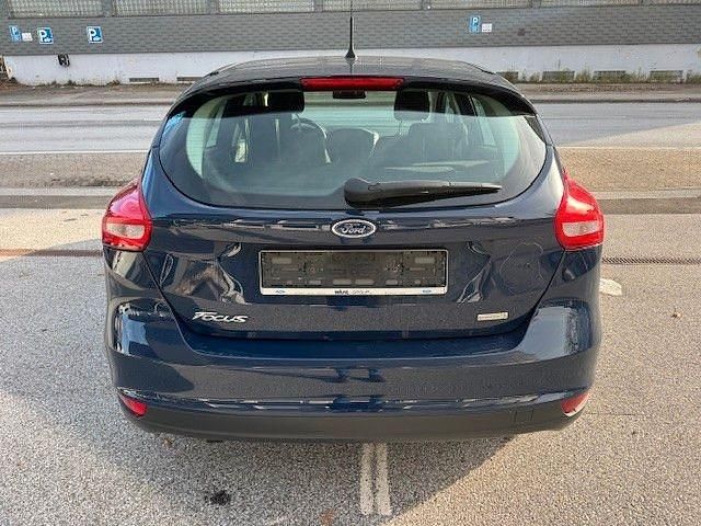 Gebraucht Ford Focus Ambiente 101 PS (74 kW) 2016 Blau Limousine