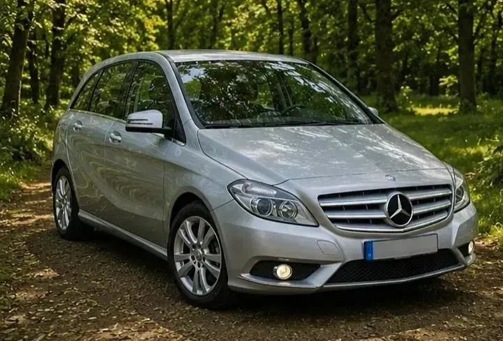 Gebraucht Mercedes B180 122 PS (89 kW) 2012 Silber Van / Kleinbus