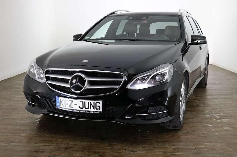 Gebraucht Mercedes E350 258 PS (189 kW) 2016 Schwarz/baltic black Kombi