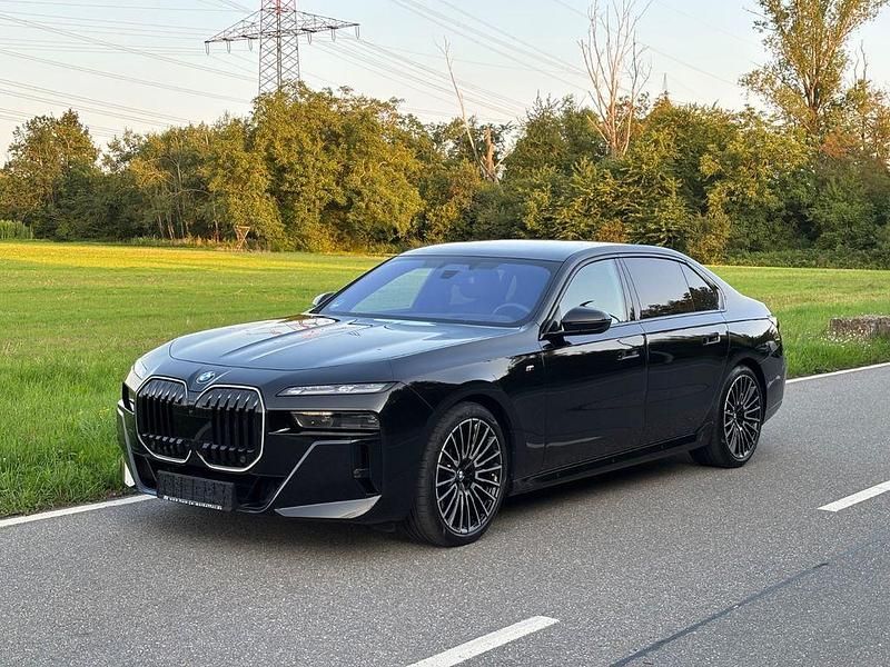 Carbonschwarz metallic Gebraucht 2024 BMW i7 Performance Limousine | 139.900 € - Bild 1/1
