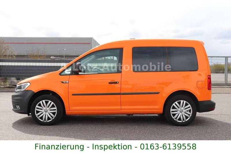 Second-hand VW Caddy 131 CP (96 kW) 2020 Portocaliu Monovolum