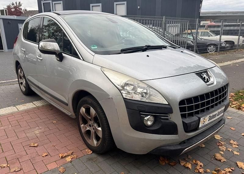 Silber Gebraucht 2012 Peugeot 3008 Platinum Limousine | 3.999 € (Superpreis) - Bild 1/4
