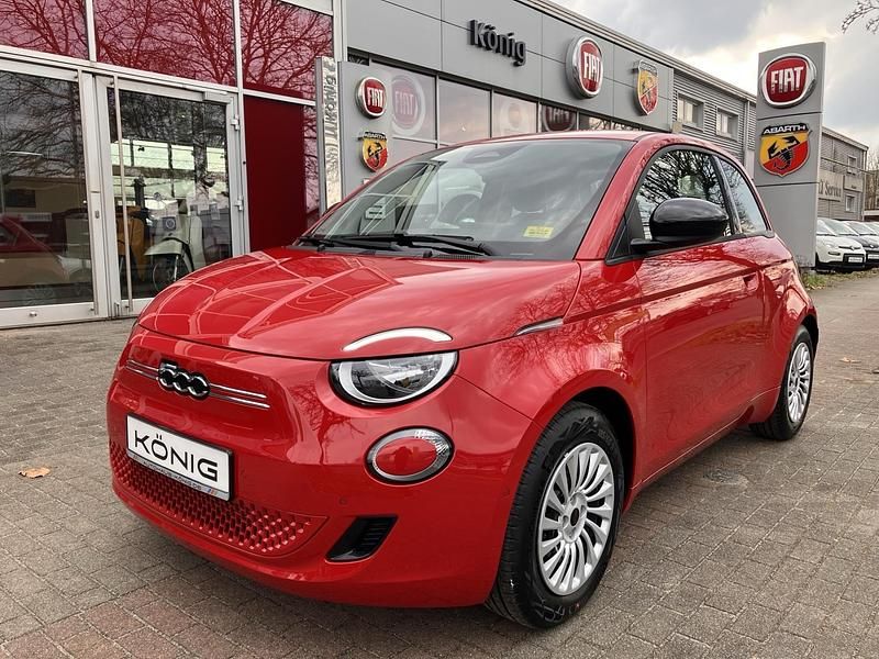 Rot Neu 2025 Fiat 500e Red Kleinwagen | 26.289 € - Bild 1/4