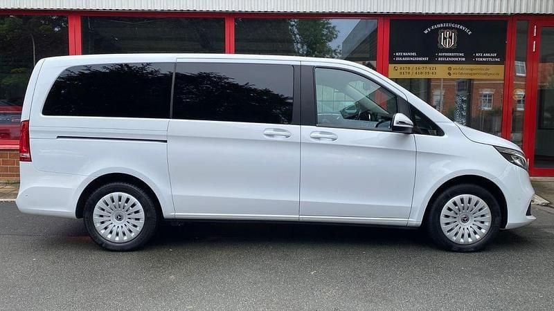 Weiß Gebraucht 2020 Mercedes V220 Van / Kleinbus | 33.250 € (Superpreis) - Bild 1/4