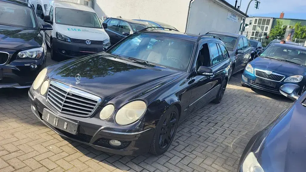 Gebraucht Mercedes E320 Avantgarde 224 PS (164 kW) 2007 Schwarz Limousine