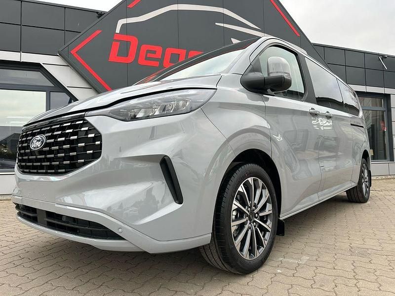 Grau Neu 2025 Ford Tourneo Titanium Van / Kleinbus | 52.990 € (Superpreis) - Bild 1/4