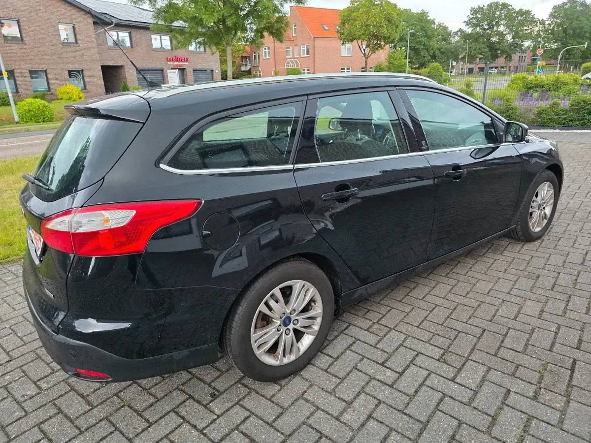 Gebraucht Ford Focus 125 PS (91 kW) 2012 Schwarz Kombi
