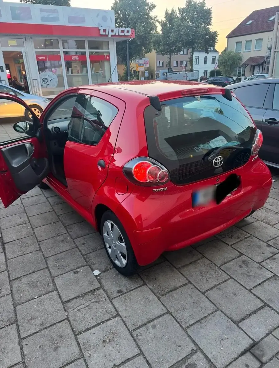 Gebraucht Toyota Aygo 68 PS (50 kW) 2009 Rot Kleinwagen