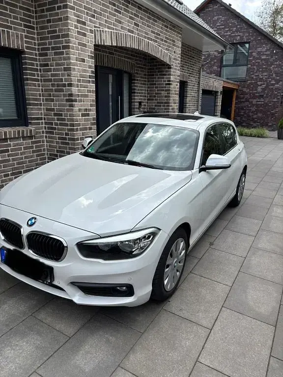 Gebraucht BMW 116 Advantage 116 PS (85 kW) 2016 Weiß Kleinwagen