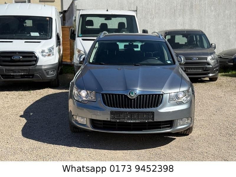 Gebraucht Skoda Superb Elegance 170 PS (125 kW) 2012 Grau Kombi