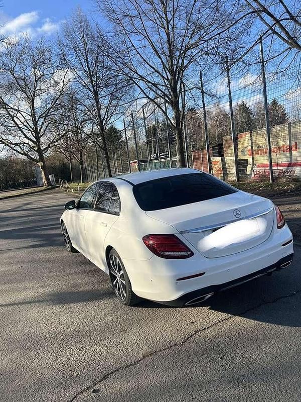 Gebraucht Mercedes E220 AMG line 194 PS (142 kW) 2018 Weiß Limousine