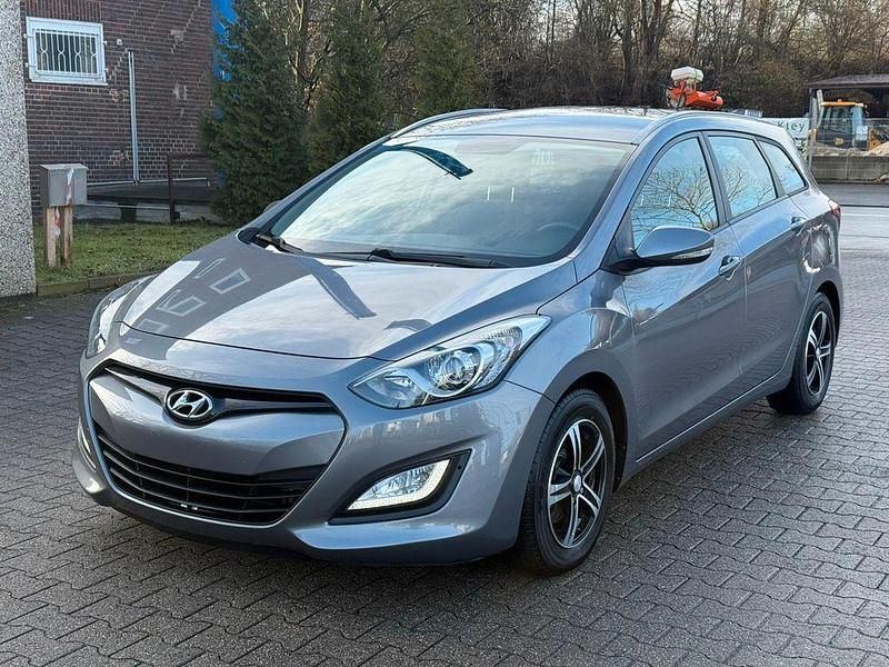 Gebraucht Hyundai i30 90 PS (66 kW) 2013 Grau Kombi