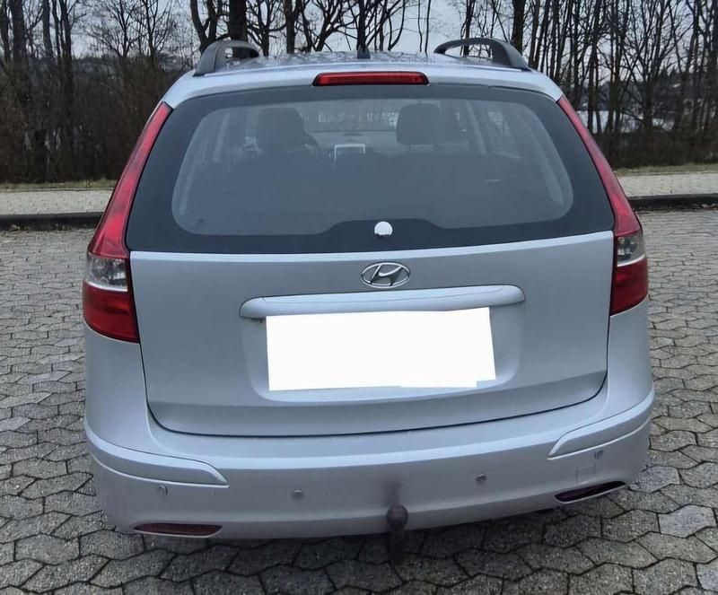 Gebraucht Hyundai i30 116 PS (85 kW) 2011 Silber Kombi
