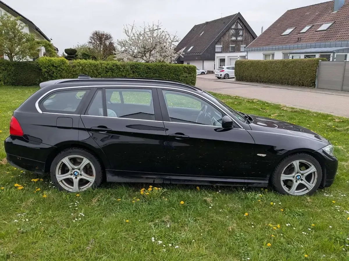 Gebraucht BMW 325 Sport Line 218 PS (160 kW) 2011 Schwarz Kombi