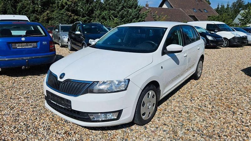 Weiß Gebraucht 2013 Skoda Rapid Ambition Limousine | 4.900 € (Superpreis) - Bild 1/4