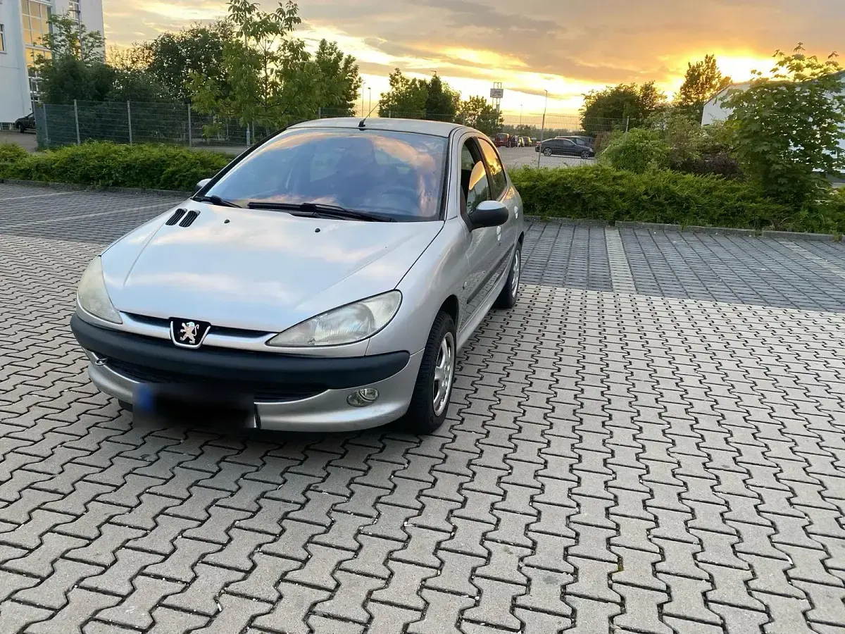 Gebraucht Peugeot 206 75 PS (55 kW) 2003 Silber Kleinwagen