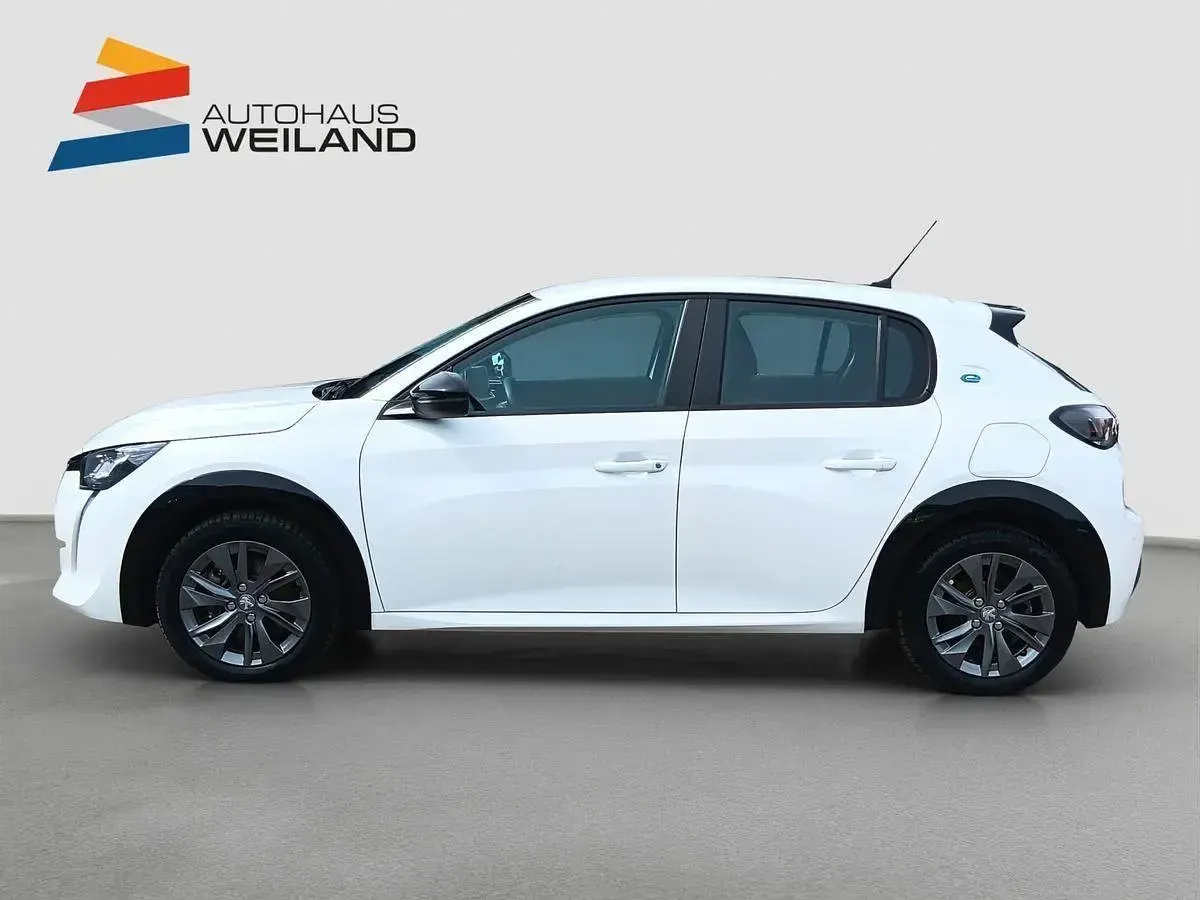 Gebraucht Peugeot 208 Active 100 kW (136 PS) 2022 Weiß Kleinwagen