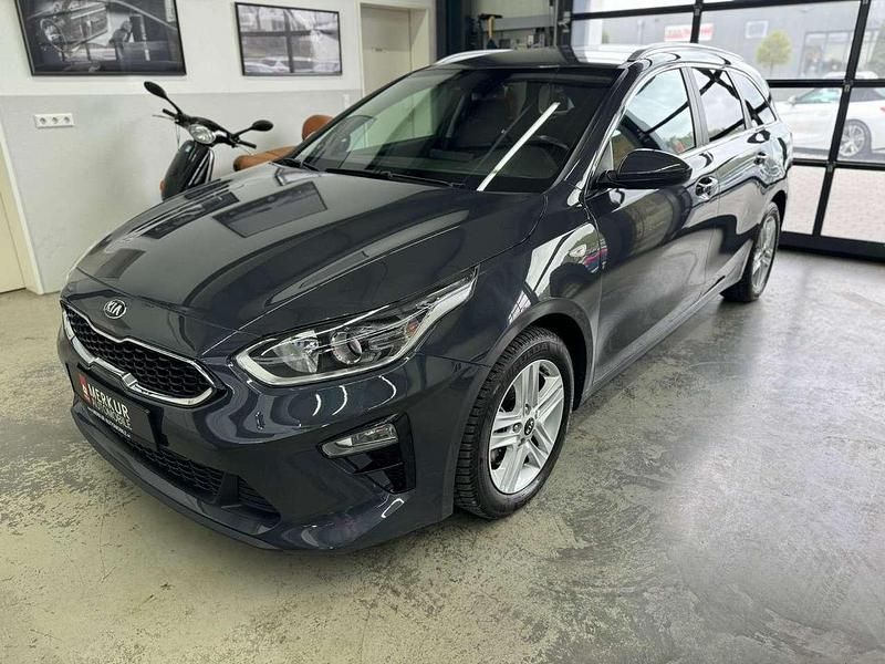 Grau Gebraucht 2021 Kia Ceed Sportswagon Silver Kombi | 14.999 € (Guter Preis) - Bild 1/3