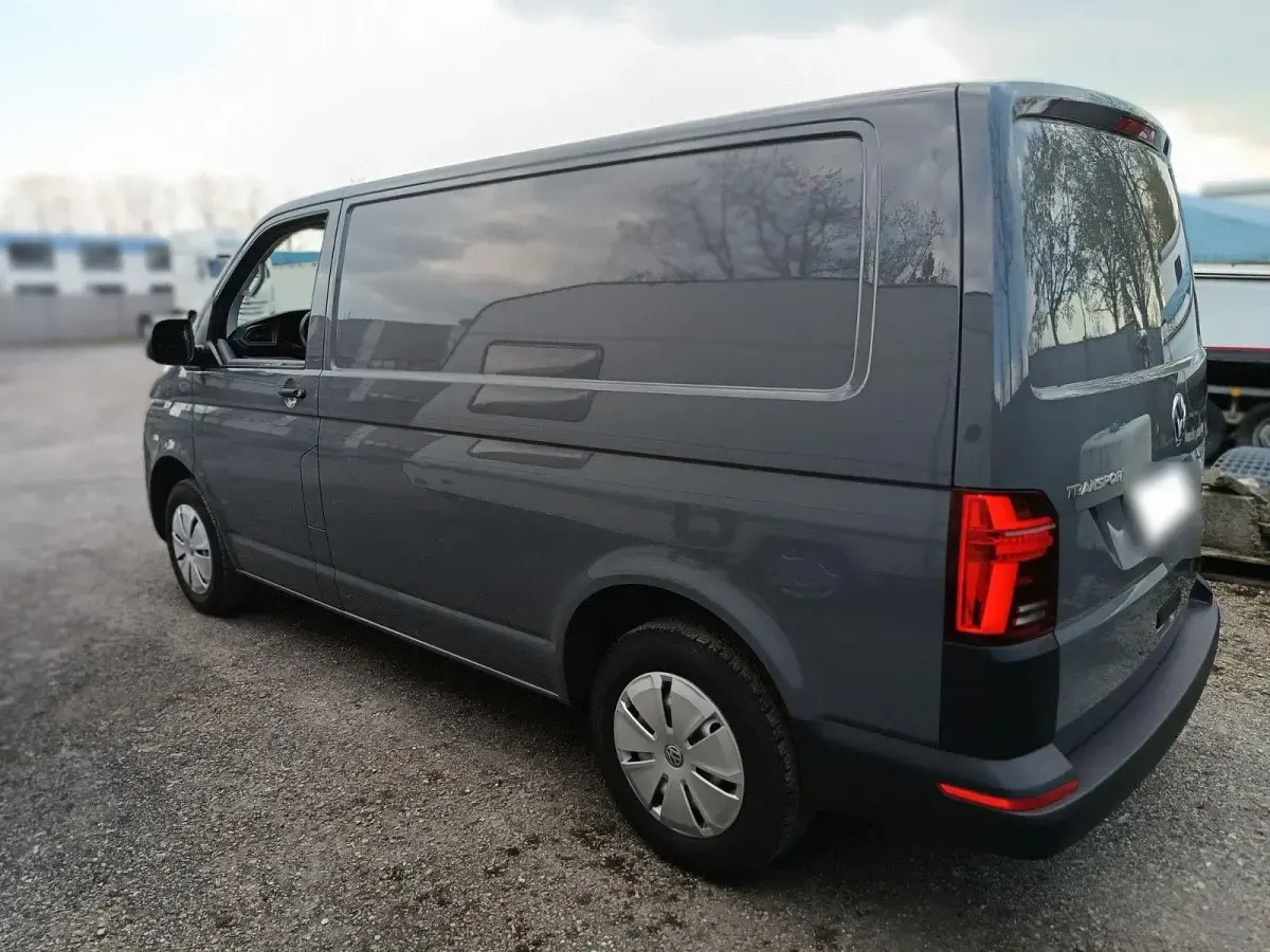 Używany VW Transporter 150 KM (110 kW) 2023 Szary Van