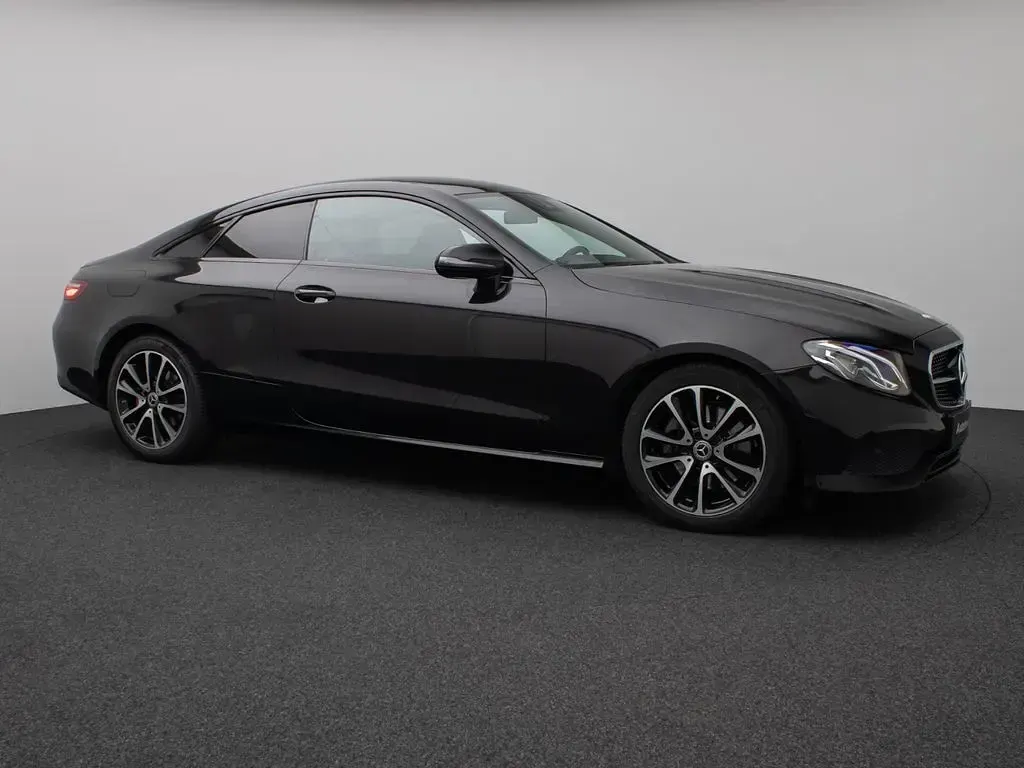 Gebraucht Mercedes E200 197 PS (144 kW) 2019 Schwarz Coupé