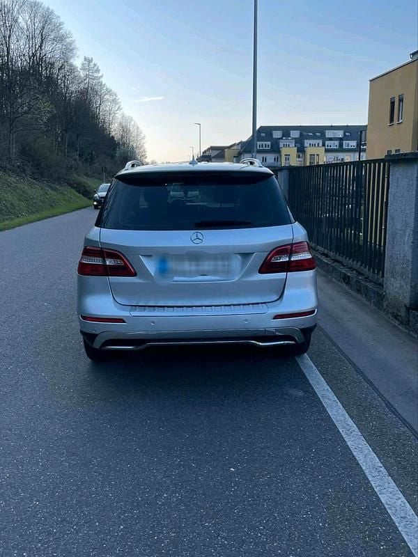 Gebraucht Mercedes ML350 257 PS (189 kW) 2013 Silber SUV