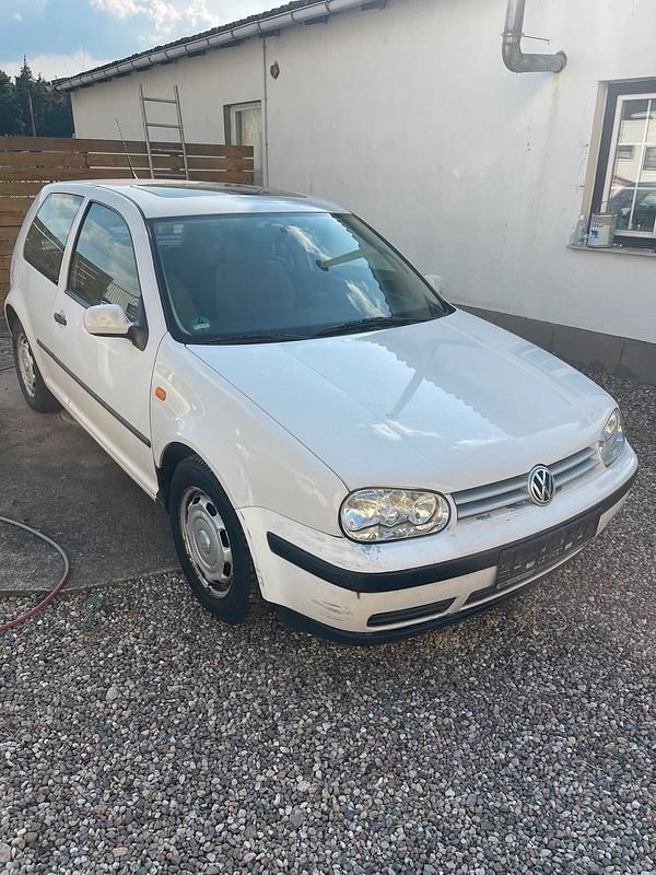 Weiß Gebraucht 1998 VW Golf IV Limousine | 650 € (Superpreis) - Bild 1/4