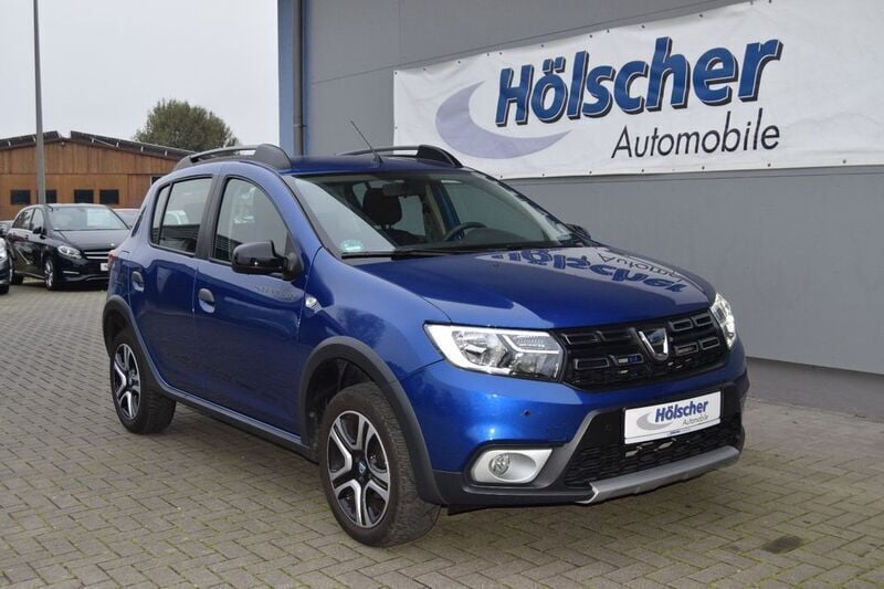 Blau Gebraucht 2020 Dacia Sandero Celebration Kleinwagen | 14.900 € (Fairer Preis) - Bild 1/4