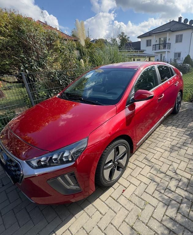 Rot Gebraucht 2022 Hyundai Ioniq Limousine | 16.850 € (Fairer Preis) - Bild 1/4