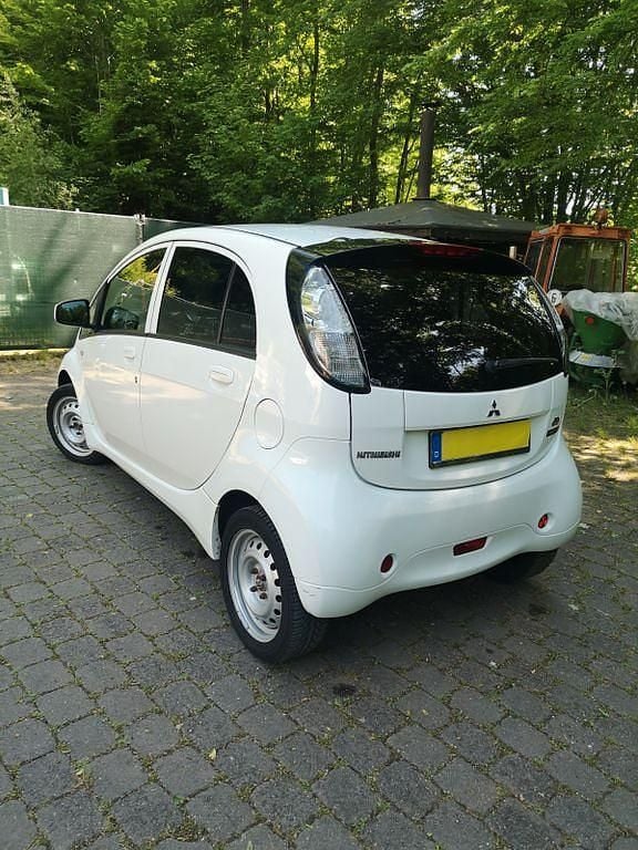 Gebraucht Mitsubishi i-MiEV 49 kW (67 PS) 2014 Weiß Kleinwagen