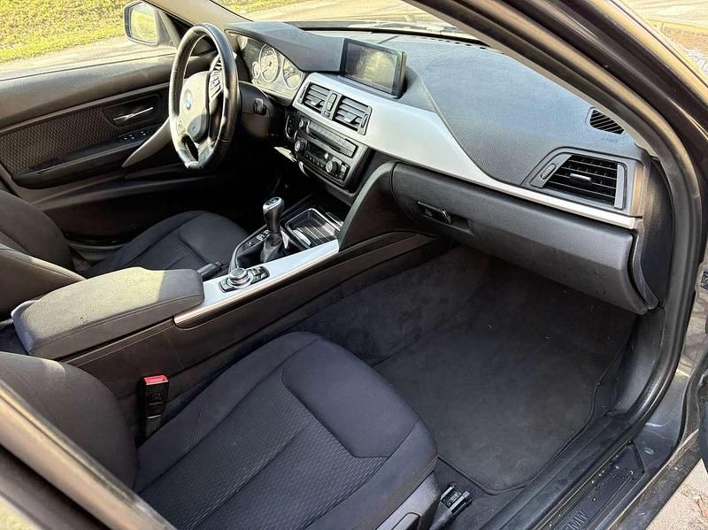 Gebraucht BMW 320 184 PS (135 kW) 2013 Grau Limousine